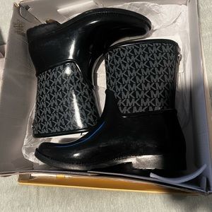 Michael Kors rain boots size 7